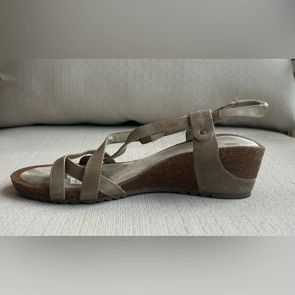 Merrell Women's Revalli Aura Tan Strappy Sandals, size 10 - Picture 6 of 6
